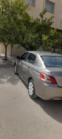 Voiture Peugeot 301 2015 à Meknès  Diesel  - 6 chevaux