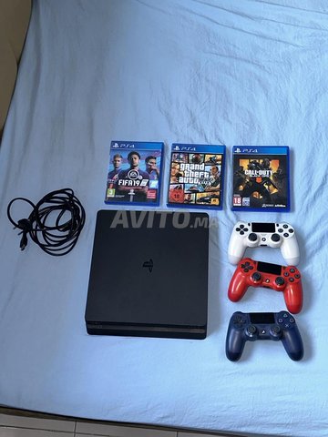 PS4 500 GO 3 MANETTES 3 JEUX  