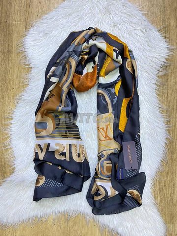 Chale Louis Vuitton en Soie LV4533