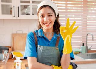 عاملة منزلية أفريقية ومغربية