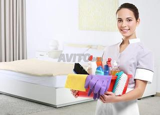 امرأة متعددة المهام وطباخة محترفة