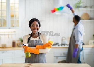 مساعدة منزلية متعددة الاستخدامات من أصل أفريقي ومغربي