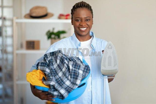 عاملة منزلية أفريقية ومغربية متعددة المهارات