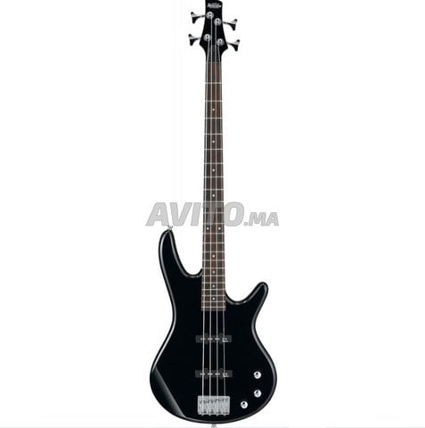   bass electrique ibanez noire et ampli roland