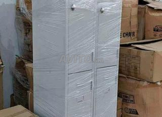 خزانة ملابس معدنية