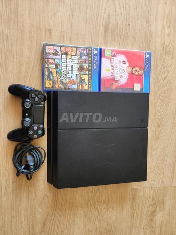 ps4 fat 1t avec 2 jeux et manette originale
