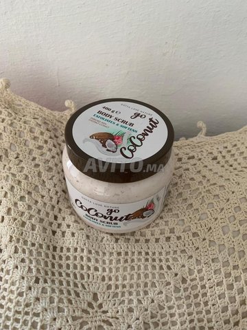 crème pour le gommage en noix de coco كريم