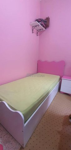 Chambre fille lit armoire matelas coiffeuse 