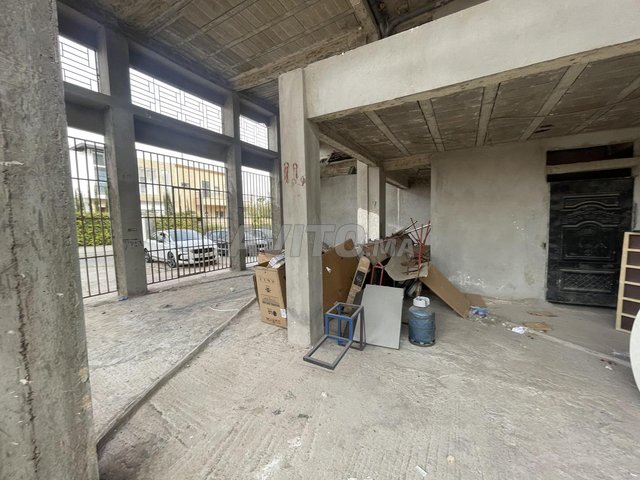 Magasin à louer à Wifak avec 2 façades 350