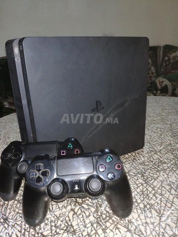 PS4 SLIM  with 2 controller 