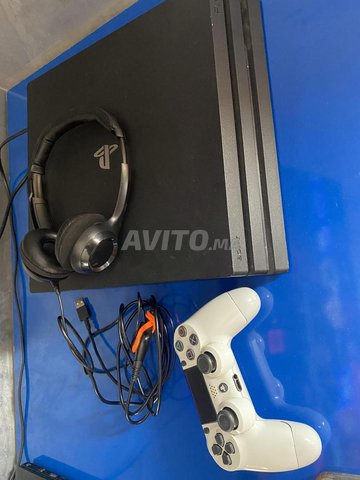 PS4 Pro 1to avec manette originale 