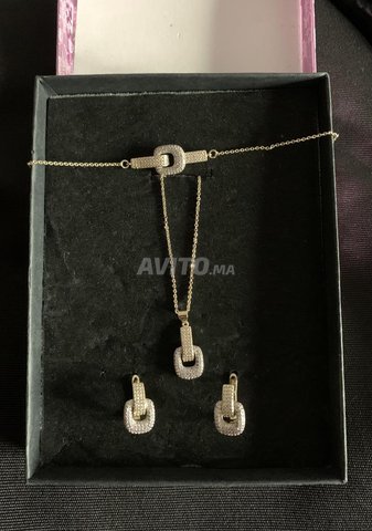 Pack: boucles d’oreilles + collier + bracelet