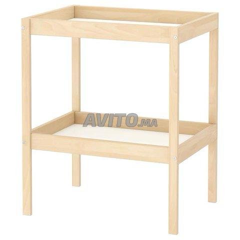 Table à langer avec matelas à langer.