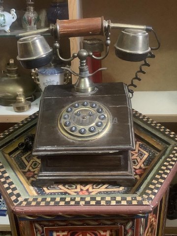 Antiquités ( téléphone antique )
