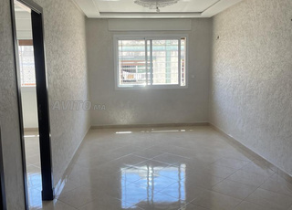 عرض شقة للكراء تجزئة الاسرة قرب نفق مسنانة و مرجان