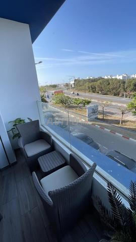 Appartement de Charme avec Vue sur Avenue et la mer