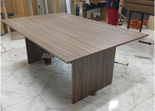 table de réunion en bois avec chaise ZYE.