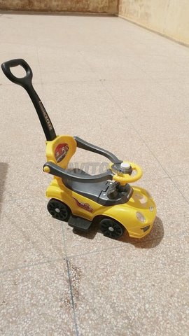 Voiture enfant a pousser
