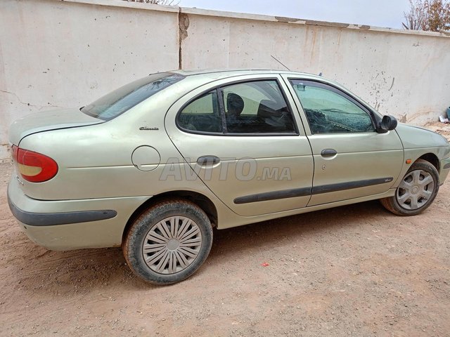 Renault Megane occasion Essence Modèle 2000