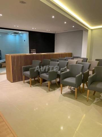 كراسي وطاولة للمقاهي والمطاعم