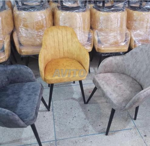 كراسي وطاولة للمقاهي والمطاعم