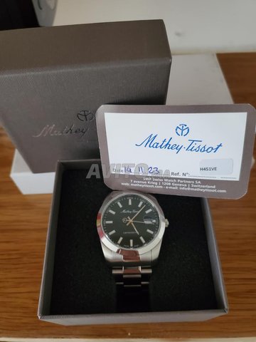 Très belle montre suisse pour hommes 