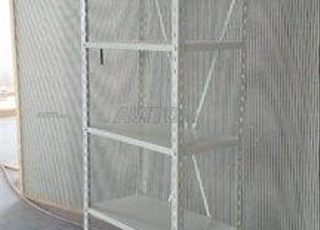 Rayonnage en métal c