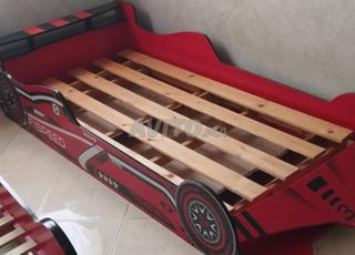 Deux lits enfants forme voiture