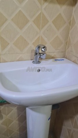 lavabo Roca et robinet 