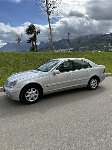 Mercedes-Benz 220 occasion Diesel Modèle 2000