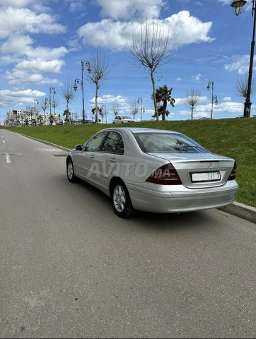 Mercedes-Benz 220 occasion Diesel Modèle 2000