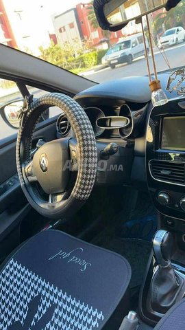 Renault Clio Essence Automatique 2021 à Bouznika