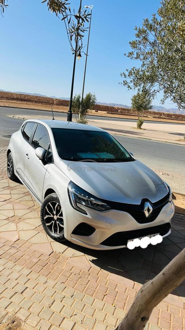 renault clio 5 bonne etat .model 2021 .