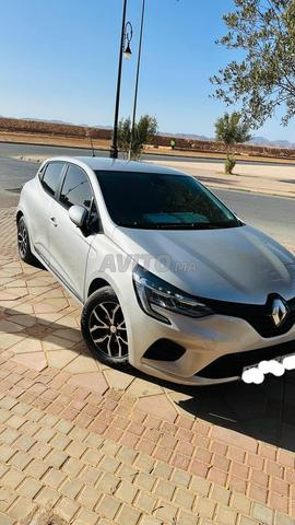 Renault Clio 5 bonne état 6 chevaux modèle 2021 - 2