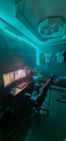 PC GAMER WITH 2 MONITORS AND ACCESSOIRIES