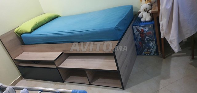 Lit avec sommier et matelas 