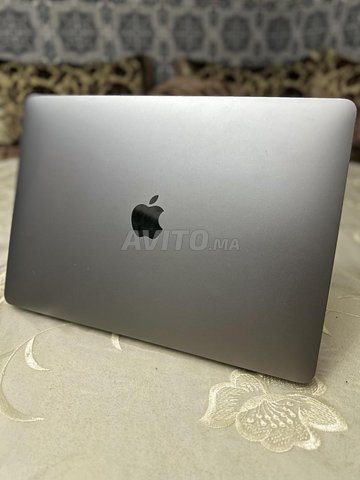 Macbook pro 2020 core i7 16go ram 1To 