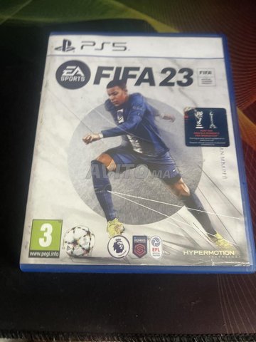 Ps5 a vendre 2 jeux vidèo et manette 