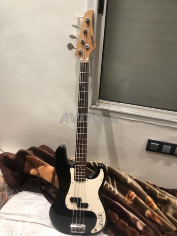 2 guitares ( acoustique + bass électrique)