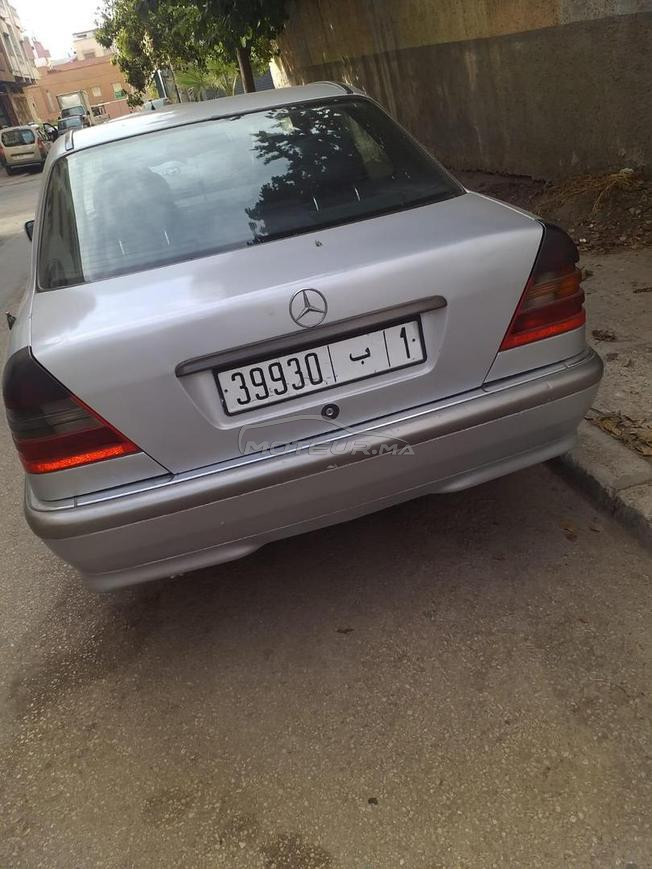 Mercedes-Benz 220