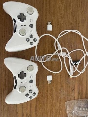 Deux Manettes MSI FORCE GC30 V2 