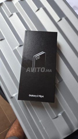 Galaxy Samsung Z flip 6 - neuf dans la boite