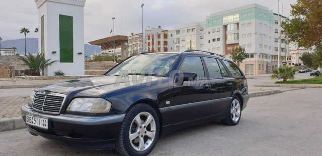 Mercedes-Benz 220 occasion Diesel Modèle 2000