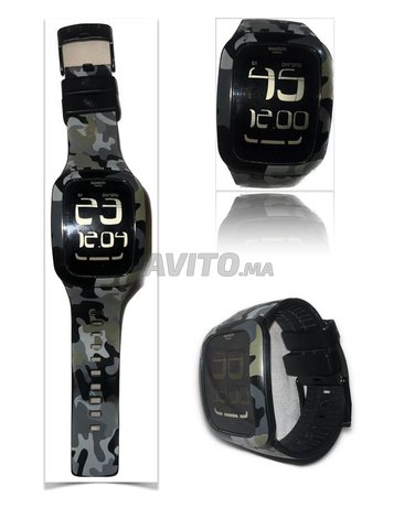 Montre tactile Swatch motif militaire. 