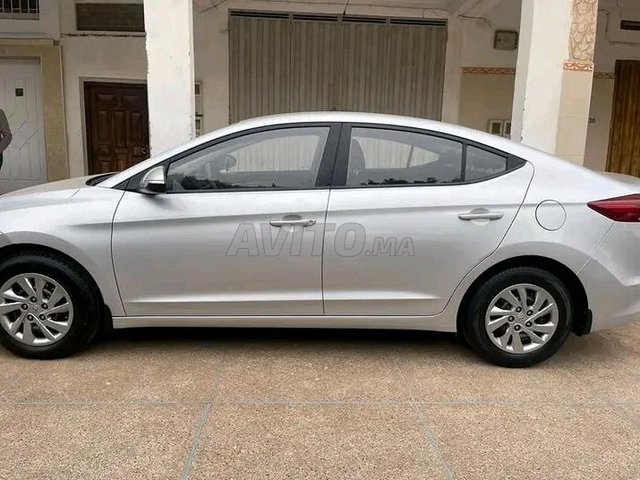 Hyundai Elantra occasion Diesel Modèle 2019