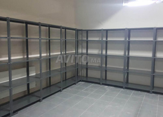 Étagère métallique / A vendre