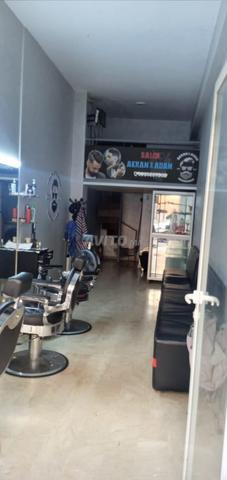 Salon de Coiffure Tout Équipé à Vendre  - 2
