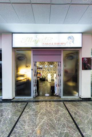 Local commercial avec option de matériel de COIF