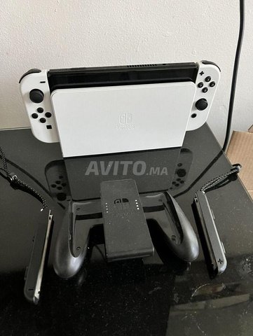 NINTENDO SWITCH OLED AVEC JEUX JAMAIS FLASHER