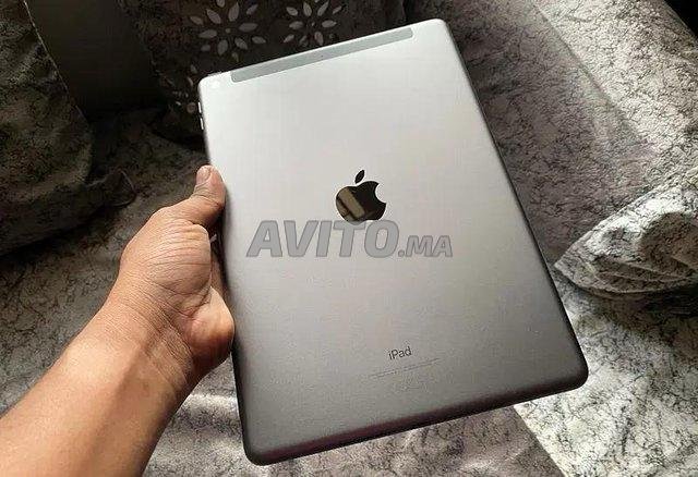 Ipad 7th Generation + apple pencil + 2 pochette 